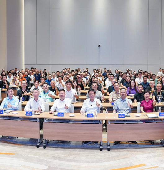 再創全網最熱直播！
吳向東揭秘行業最火超級論壇